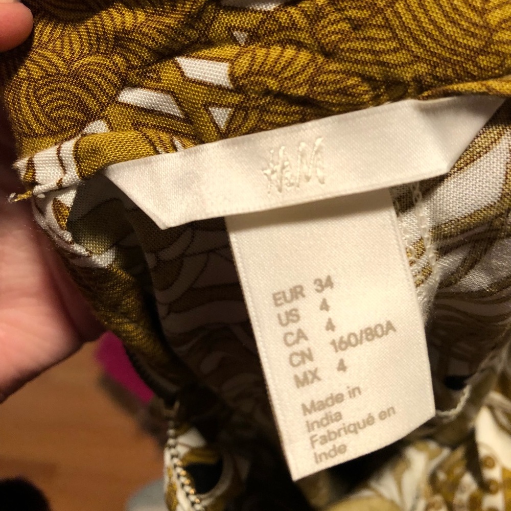 Patterned Contemporary H&M Blouse - Picture 4 of 4